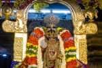 ஸ்ரீரங்கம் இராப்பத்து 2ம் நாள்; வெளிர் பச்சை பட்டு உடுத்தி நம்பெருமாள் சேவை
