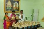 காளஹஸ்தி சிவன் கோயிலுக்கு 108 கலசங்கள் நன்கொடை வழங்கிய பகதர்