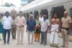 மாவட்ட தேர்தல் கண்காணிப்பாளர் அவிநாசி லிங்கேஸ்வரர் கோவிலில் சாமி தரிசனம்