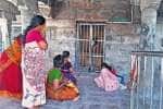 திருப்போரூர் கந்தசுவாமி கோவிலில் சுவாமியை மறைக்கும் கேட் திறந்து வைக்க கோரிக்கை