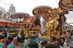 திருப்பதியில் அலைமோதும் பக்தர்கள்;  5 கி.மீ., தூரம் நீண்ட வரிசை.. கஜவாகனத்தில் சுவாமி உலா