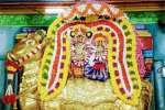திருநள்ளார் சனீஸ்வரன் கோவிலில் தங்க ரிஷப வாகனத்தில் சுவாமி வீதியுலா