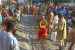 பத்ரகாளி அம்மன் கோவிலில் குண்டம் இறங்கிய பக்தர்கள்