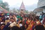 மகாநாட்டு மாரியம்மன் கோவிலில் தேரோட்டம் கோலாகலம்