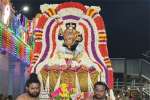 சமயபுரம் மாரியம்மன் கோவில் சித்திரைதேர் திருவிழா நிறைவு; தங்க கமலா வாகனத்தில் அம்மன் உலா