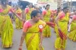 கோத்தகிரி மாரியம்மன் கோவில் திருவிழாவில் வாழை தண்டு தீப ஊர்வலம்