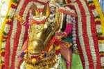 தங்க குதிரை வாகனத்தில் கொட்டகுடி ஆற்றில் எழுந்தருளினார் கள்ளழகர்