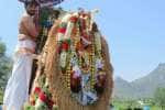 சித்திரைத் திருவிழா; பேரையூரில் ஆற்றில் எழுந்தருளிய அழகர் 