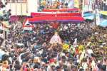 குடியாத்தம் கெங்கையம்மன் கோவில் சிரசு விழா; பக்தர்கள் வெள்ளத்தில் பவனி வந்த அம்மன்
