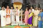 திருப்பதியில் மைசூர் ராஜமாதா; 100 கிலோ அகண்ட விளக்கு நன்கொடை வழங்கி தரிசனம்