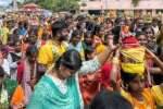 சின்னாளபட்டி மகா முத்து மாரியம்மன் கோயில் விழாவில் தீர்த்தக்குட ஊர்வலம்