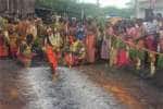 குங்கும காளியம்மன், நாக கன்னியம்மன் கோவிலில் பூக்குழி இறங்கிய பக்தர்கள்
