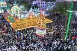 ஏர்வாடி தர்காவில் மத நல்லிணக்க சந்தனக்கூடு விழா கோலாகலம்; வெள்ளி குடங்களிலிருந்து சந்தனம் பூசப்பட்டது