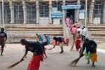 மதுரை மீனாட்சி அம்மன் கோயிலில் இந்து ஆலயங்கள் சுத்தம் செய்யும் இறைபணி மன்றம் சார்பில் உழவாரப்பணி