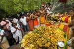 உச்சி கருப்பண சுவாமி கோயிலில் ஆண்கள் மட்டுமே பங்கேற்ற கனி மாற்று விழா