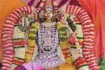 மலர் அலங்காரத்தில் காஞ்சிபுரம் கங்கையம்மன் அருள்பாலிப்பு