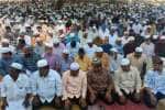 பக்ரீத் பண்டிகை கொண்டாட்டம்; பள்ளி வாசலில் சிறப்பு தொழுகை