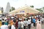 திருவண்ணாமலை கோவிலில் குவிந்த பக்தர்கள்; தள்ளுமுள்ளு.. பக்தர் மண்டை உடைந்தது