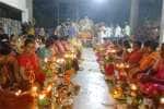 உலக நன்மை வேண்டி திரவுபதி கோவிலில் திருவிளக்கு பூஜை  