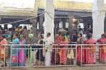 இருக்கன்குடி மாரியம்மன் கோயிலில் நீண்ட வரிசையில் காத்திருந்து தரிசனம் 