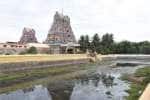 தண்ணீர் இன்றி வறண்டு கிடக்கும் திருப்புகலுார் அக்னீஸ்வரர் கோவில் அகழி