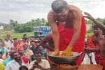 ஆடிப்பூர விழாவில் வெறும் கையால் பக்தர் சுட்ட வடை ரூ.4,000க்கு ஏலம்