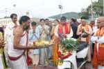 திருப்பதி பெருமாளுக்கு மின்சார ஸ்கூட்டர் நன்கொடை வழங்கிய பக்தர்