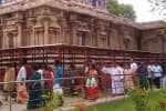 ஸ்ரீரங்கம் காட்டழகிய சிங்கர் கோயிலில் 27 முறை வலம் வந்து பக்தர்கள் வழிபாடு