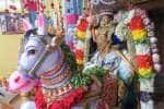 புரட்டாசி இரண்டாம் சனி; குதிரை வாகனத்தில் மணவாள பெருமாள் உலா