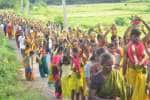 இளமநாயகி அம்மன் கோயில் விழா; பால்குடம் எடுத்த பக்தர்கள்