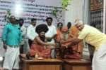 அரச மரக்கன்றுகள் வழங்கி தருமபுரம் ஆதீனம்  மற்றும் பேராவூர் ஆதினம் அருளாசி