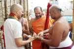 உடுப்பி கணியூர் மட பீடாதிபதி திருப்பதியில் சுவாமி தரிசனம்