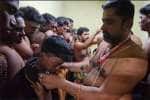அய்யப்பன் கோவிலுக்கு மாலை போட குவிந்த பக்தர்கள்