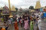 கடை ஞாயிறு விழா: மழையிலும் மாவிளக்கு எடுத்து வந்த பக்தர்கள்