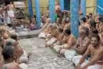  காஞ்சி வரதராஜ பெருமாள் கோவிலில் பிரபந்தம் பாடிய தென்கலை பிரிவினர்