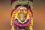 அம்மன் கோயிலில் முளைப்பாரி ஊர்வலம்